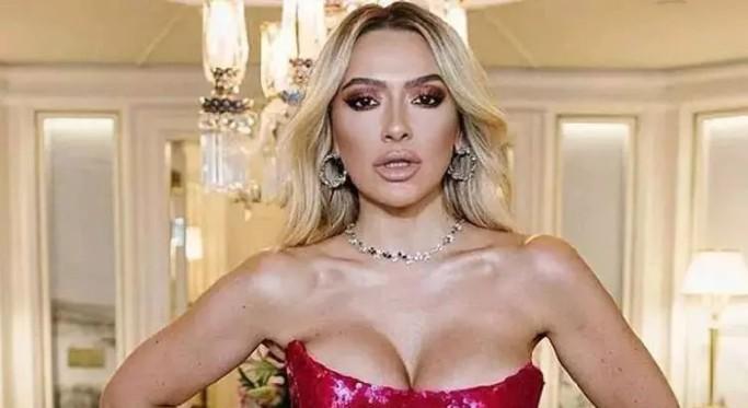 Hadise'nin ayna pozu sosyal medyada bomba etkisi yarattı!