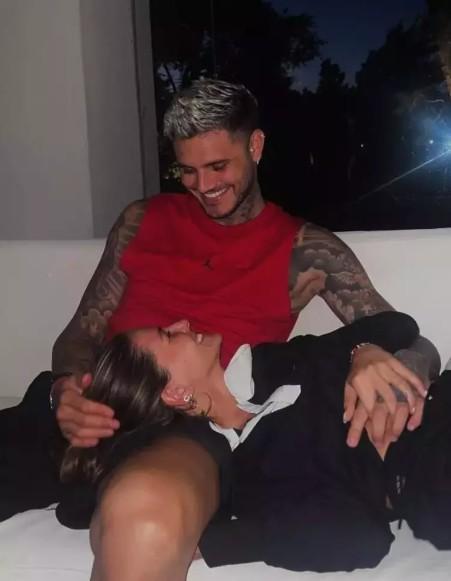 Aşkları dolu dizgin devam ediyor! Mauro Icardi ve sevgilisinden romantik poz