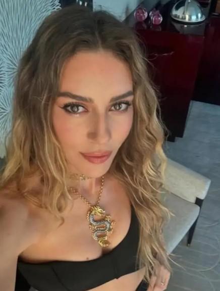 Sinem Kobal merak edilenleri anlattı: Sabah akşam öpücük şart!