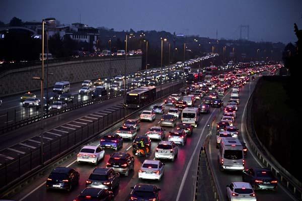 Tatil Bitti: İlk Ders Zili Çaldı! İstanbul'da Trafik Durdu...