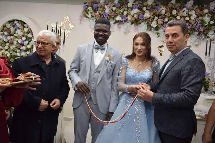 Afrikalı damat aşkı Batman'da buldu! 'Onun peşinden çok koştum...'