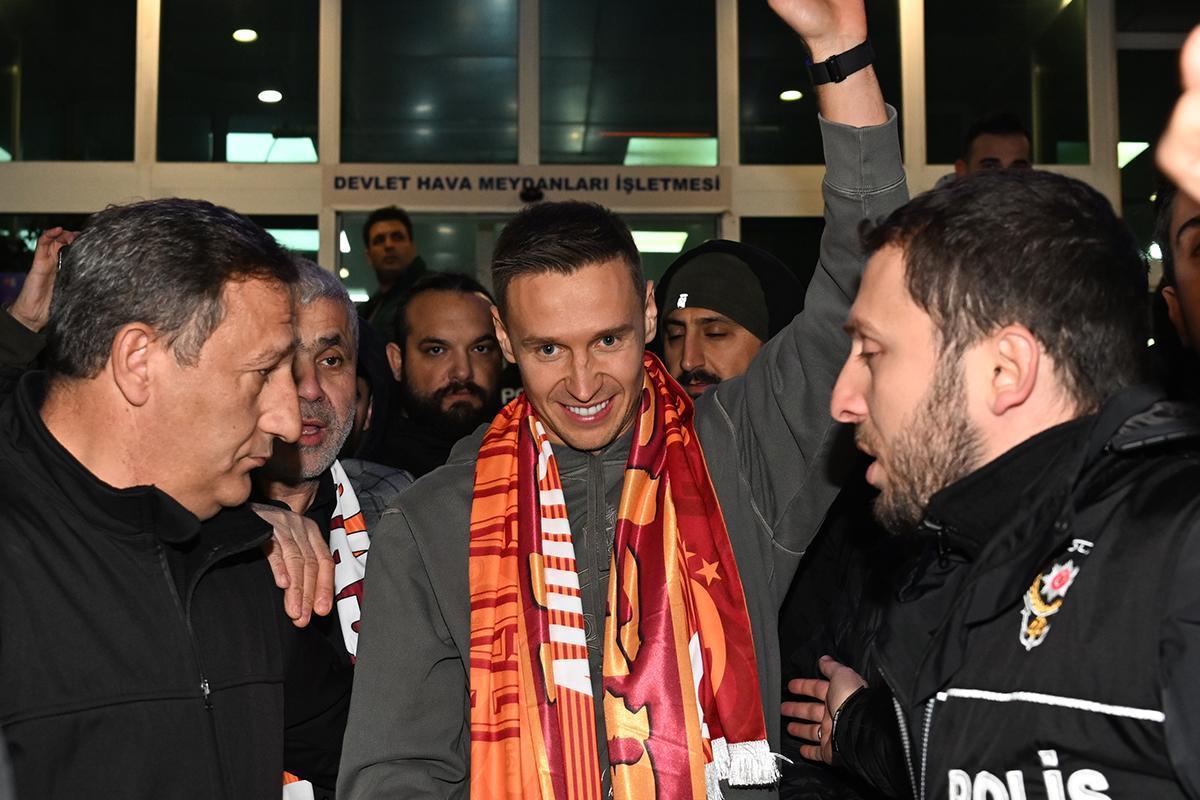 Galatasaray, yeni sağ beki Przemyslaw Frankowski’ye kavuştu