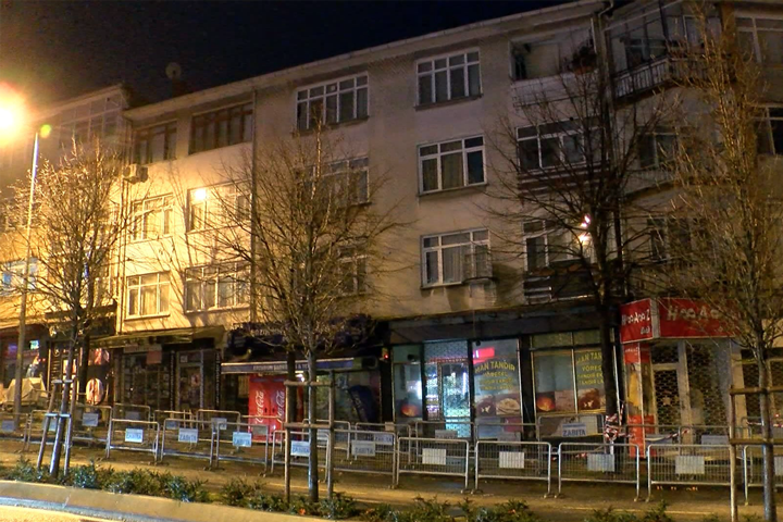 Üsküdar'da istinat duvarı kaydı; 4'er katlı 2 bina boşaltıldı