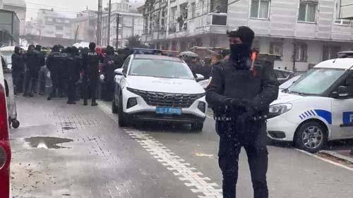 İstanbul'da korkunç olay! 3 çocuğunun gözü önünde eşini öldürdü