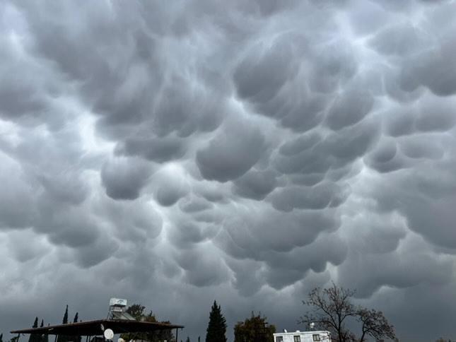 Hatay'da Mammatus bulutları görüldü