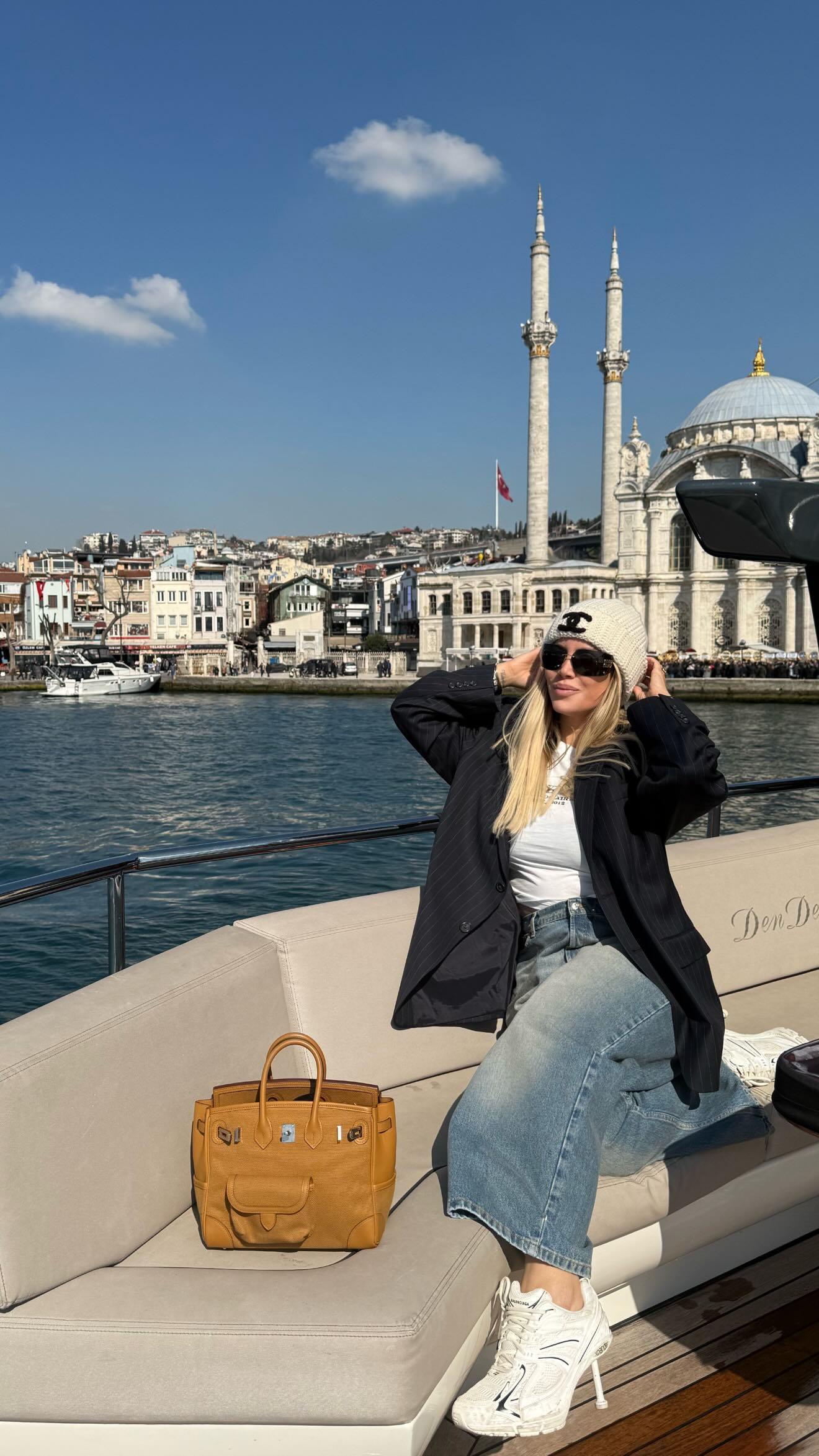 HER YAPTIĞI OLAY! Wanda Nara'nın topuklu spor ayakkabısı gündeme oturdu!