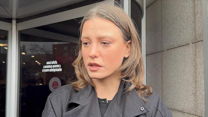 Serenay Sarıkaya'nın keyifsiz hali objektiflere yansıdı