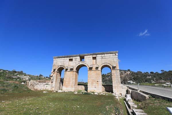 Patara'nın simgesi kent kapısından yüzyıllar sonra yeniden su akacak