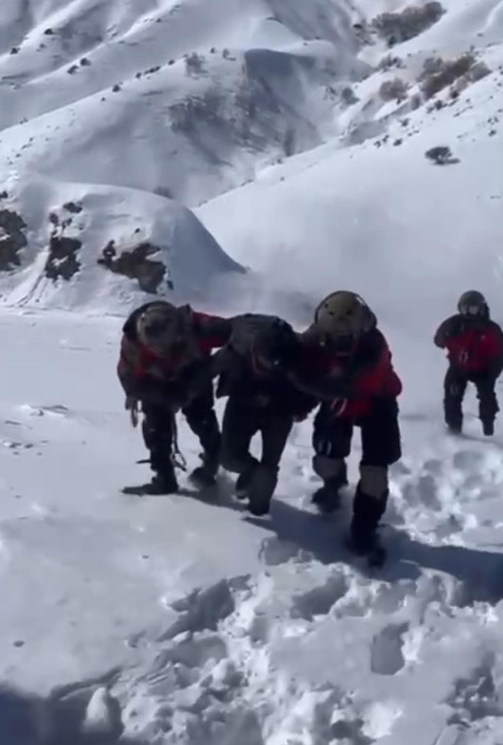 15 gündür ulaşılamıyordu, mezradaki evinde donmak üzereyken bulundu