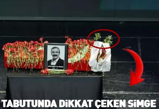 Sırrı Süreyya Önderin tabutunda dikkat çeken simge: ZENTİN DALI