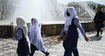 Afganistan'da ilkokula giden 77 kız çocuğu zehirlendi