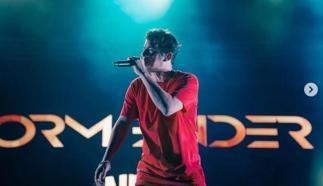 Parla marşını söyleyen Norm Ender kimdir, kaç yaşında, gerçek adı ne