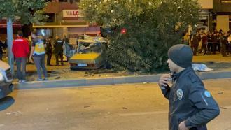 Adana‘da feci kaza! Otomobil ikiye bölündü: 3 kişi hayatını kaybetti