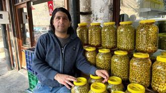 Gaziantep sofrasının vazgeçilmezi kırılmış yeşil zeytin