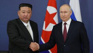 Putin'den Kim Jong-un'a jest: Araba hediye etti