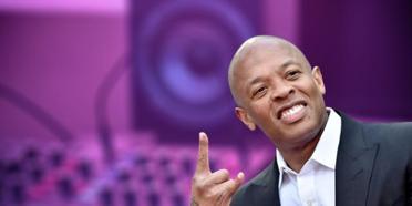 Dr. Drenin adı Walk of Fame’de Eminem, 50 Cent ve Snoop Dogg onun için bir araya geldi