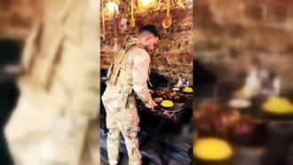 Restoranda asker üniformalı servis O görüntülere tepki büyüdü