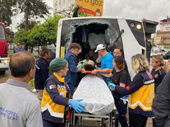 Otel servis aracı devrildi: 19 yaralı