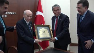 MHP Lideri Bahçeli'ye onur madalyası