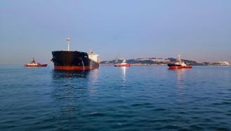 İstanbul Haydarpaşa açıklarında yük gemisi karaya oturdu, boğaz trafiği askıya alındı
