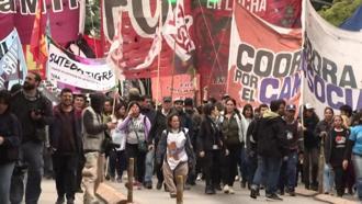 Arjantinde halk bütçe kesintilerine tepki gösterdi