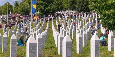 11 Temmuz 'Srebrenitsa Soykırımı'nı anma günü ilan etti