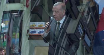 Erdoğan memleketi Rize'de! Vatandaşlarla sohbet etti