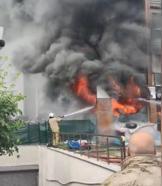 Pendik'te iş yerinde yangın!
