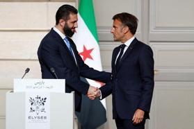 Macron Suriyeye söz verdi Avrupa Birliği yaptırımı kademe kademe kaldıracak