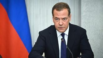 Medvedev: Trump, ABD için yeni savaş başlattı