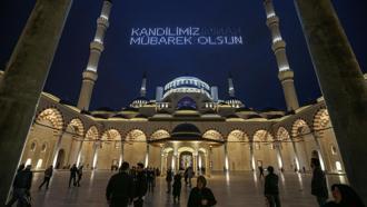 MEVLİD KANDİLİ DUALARI VE ZİKİRLERİ: Mevlid Kandili gecesi ne yapılır Çekilecek tespihler