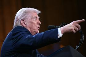 Trump, FED Başkanını topa tuttu Faiz kararına sinirlenince hakaret ederek seslendi: Jerome ÇOK GEÇ Powell..