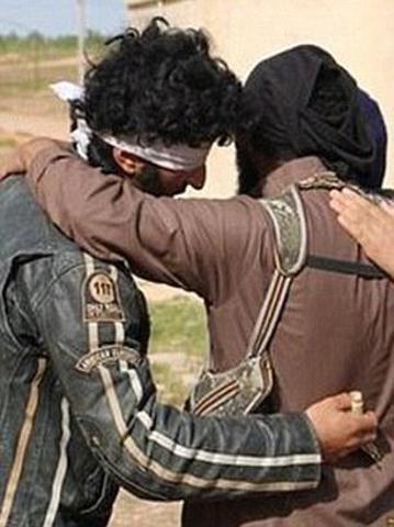 Bir gey ve bir trans IŞİDe katıldı iddiası