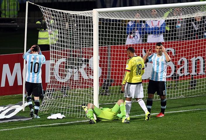 Fenerbahçenin radarındaki Ospina dün gece...