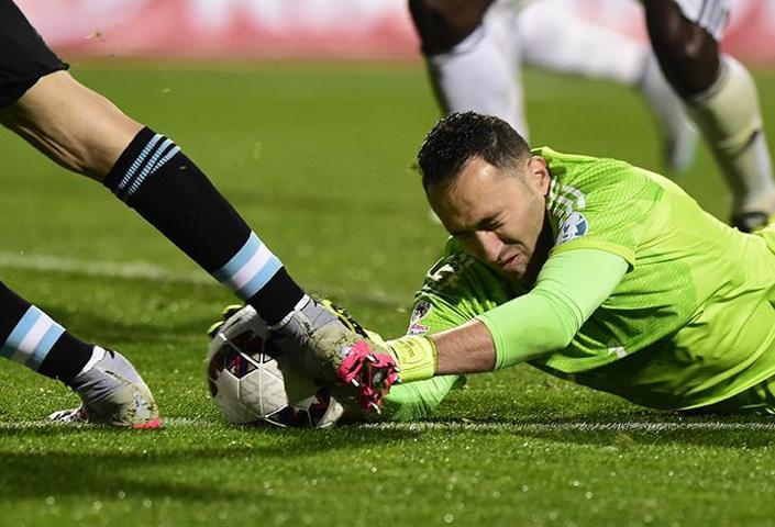 Fenerbahçenin radarındaki Ospina dün gece...