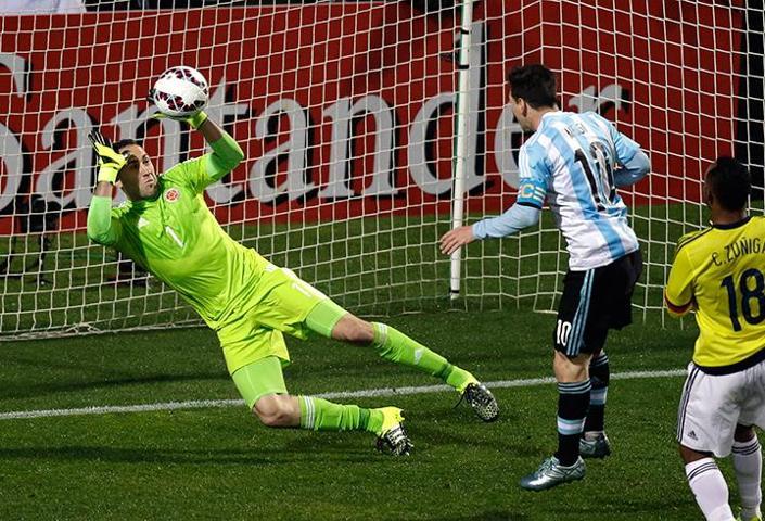 Fenerbahçenin radarındaki Ospina dün gece...