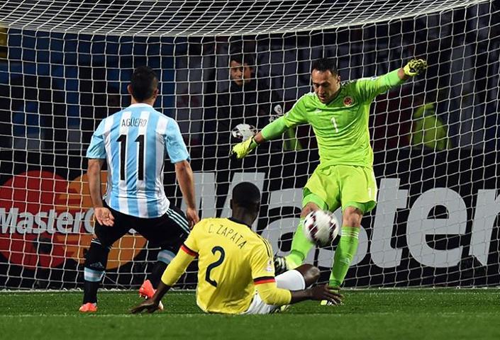 Fenerbahçenin radarındaki Ospina dün gece...
