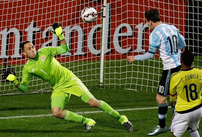 Fenerbahçenin radarındaki Ospina dün gece...