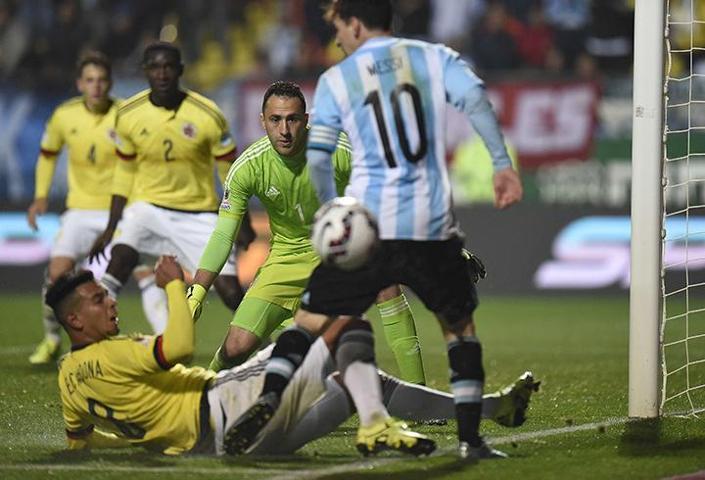 Fenerbahçenin radarındaki Ospina dün gece...