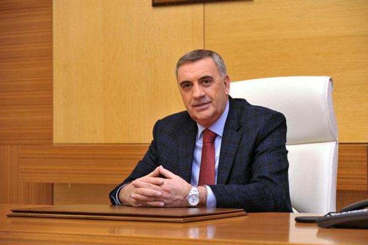 İftarda üzerinde Allah yazan pide