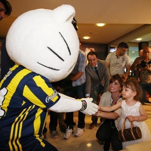 Fenerbahçe ile Hello Kitty arasında imzalar atıldı