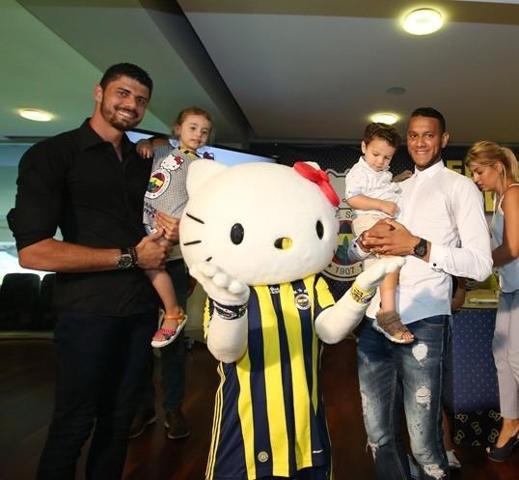Fenerbahçe ile Hello Kitty arasında imzalar atıldı