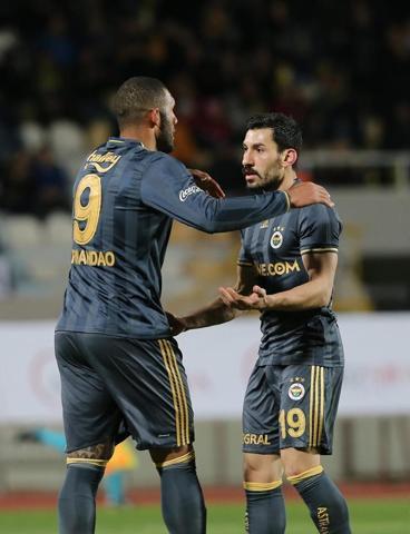 Karavaev golle başladı