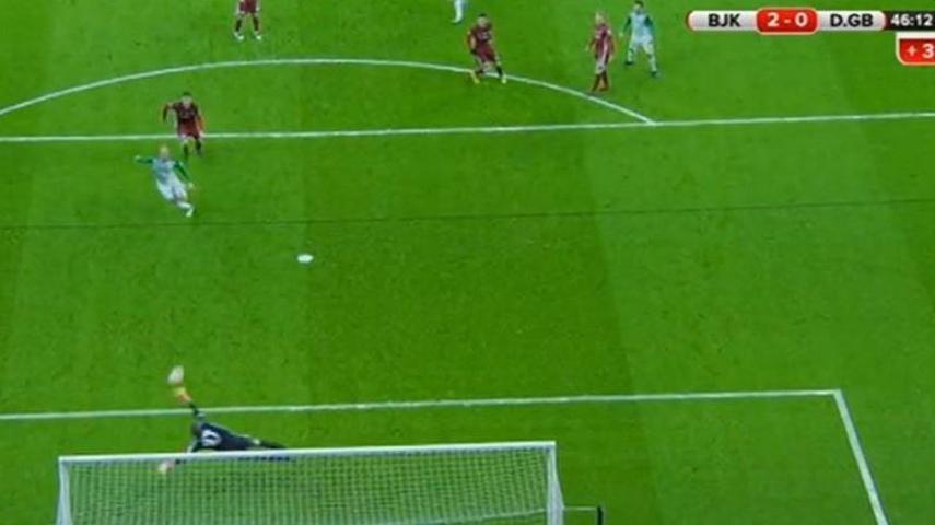 Utku Yuvakuran ve Quaresma Twitterı salladı