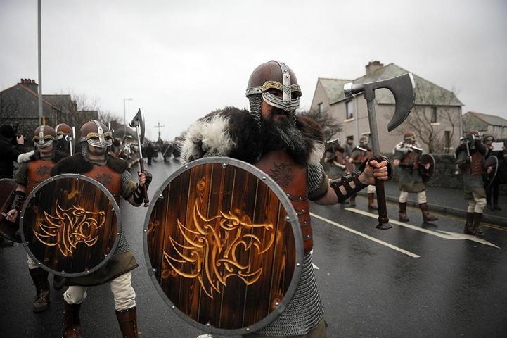 İskoçlar Viking atalarını festivalde böyle andılar