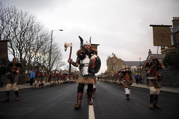 İskoçlar Viking atalarını festivalde böyle andılar