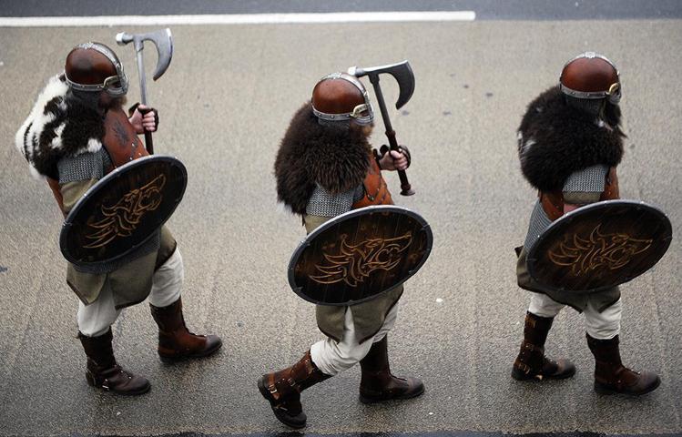 İskoçlar Viking atalarını festivalde böyle andılar