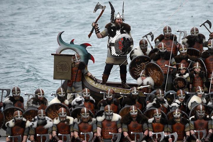 İskoçlar Viking atalarını festivalde böyle andılar