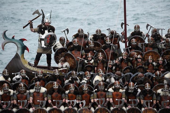 İskoçlar Viking atalarını festivalde böyle andılar