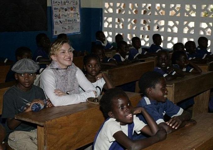 Madonna Afrikalı ikizleri evlat edindi
